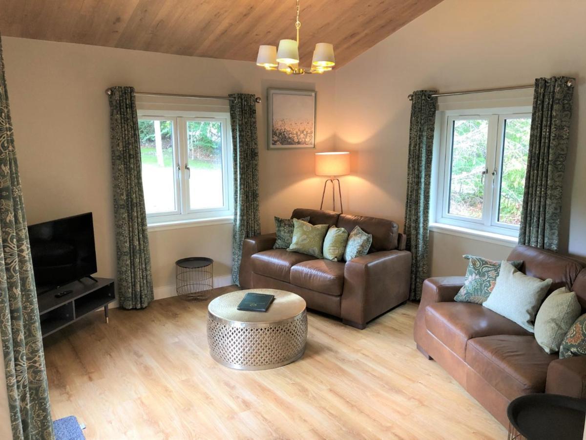 Breckland Lodge 2 With Hot Tub Belladrum Exterior foto